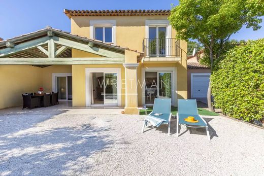 Casa di lusso a Sainte-Maxime, Var