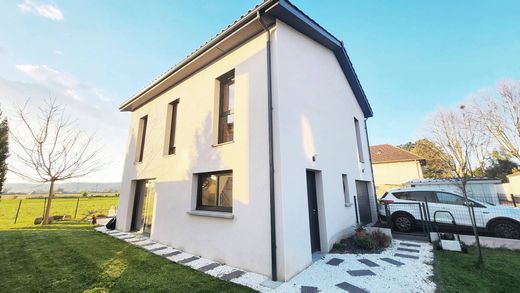 Maison de luxe à Thil, Ain