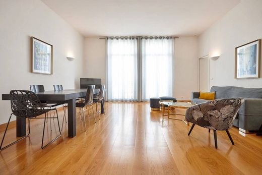 Apartment / Etagenwohnung in Cannes, Alpes-Maritimes