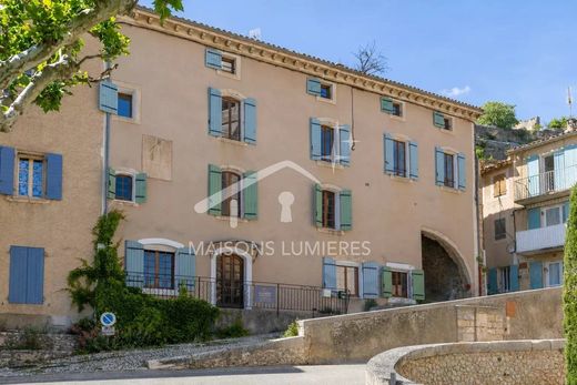 Luxus-Haus in Saint-Saturnin-lès-Apt, Vaucluse