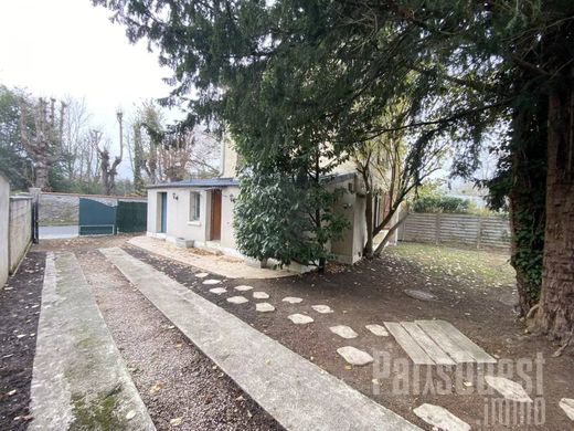 منزل ﻓﻲ Sèvres, Hauts-de-Seine