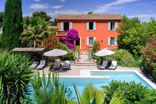 Antibes, Alpes-Maritimesの高級住宅