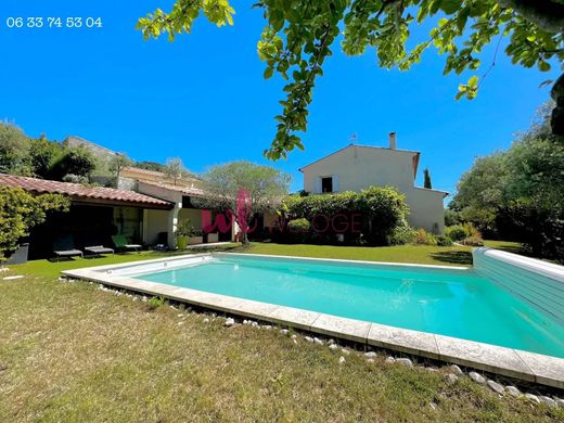 Manosque, Alpes-de-Haute-Provenceの高級住宅