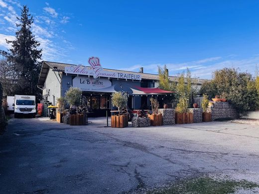 ﻓﻴﻼ ﻓﻲ Tourves, Var