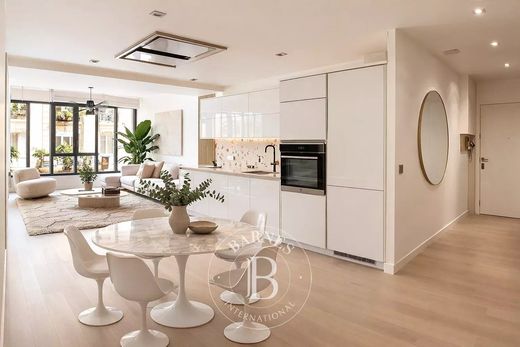 Apartment in Montmartre, Abbesses, Grandes-Carrières, Paris