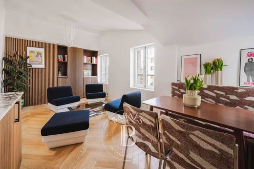 Apartment in Montmartre, Abbesses, Grandes-Carrières, Paris