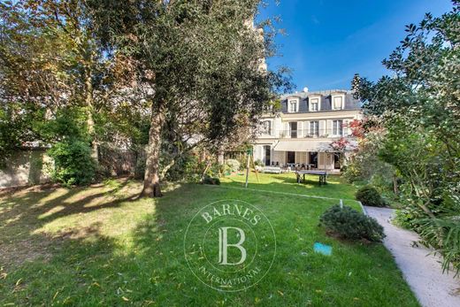 Casa de lujo en Neuilly-sur-Seine, Altos de Sena