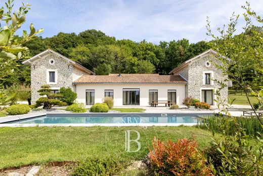 Luxury home in Saint-André-de-Seignanx, Landes