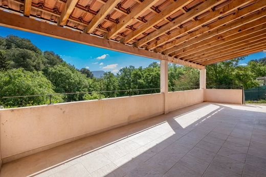 Luxe woning in Carros, Alpes-Maritimes