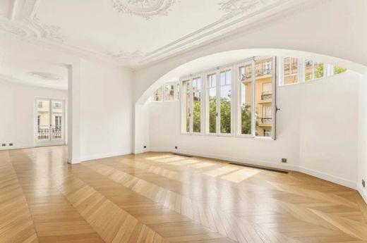 Apartment in La Muette, Auteuil, Porte Dauphine, Paris