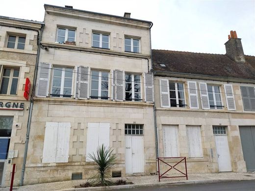 Edificio en Saint-Savin, Viena