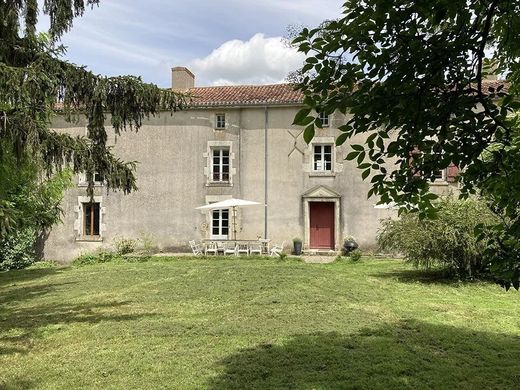 Rural or Farmhouse in Chantonnay, Vendée