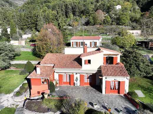 Apartment / Etagenwohnung in Lucéram, Alpes-Maritimes