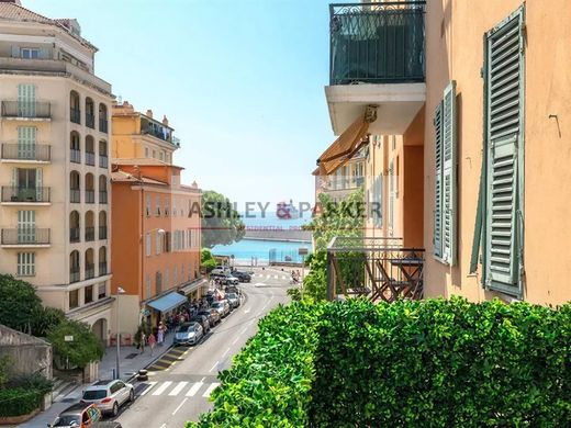 Apartment / Etagenwohnung in Nizza, Alpes-Maritimes