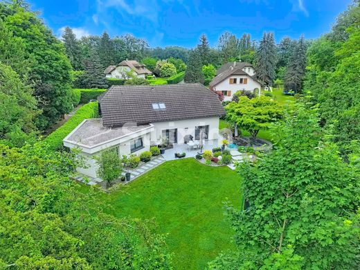 Luxury home in Saint-Genis-Pouilly, Ain
