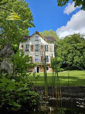 Casa di lusso a Mandres-les-Roses, Val-de-Marne