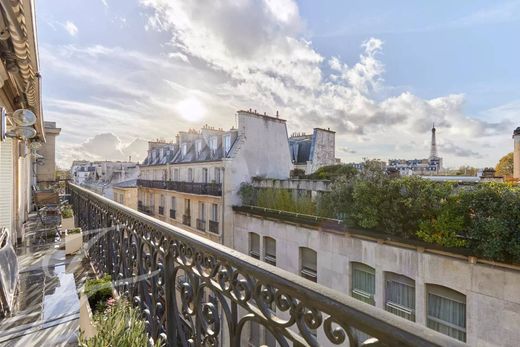 Apartment in Tour Eiffel, Invalides – Ecole Militaire, Saint-Thomas d’Aquin, Paris