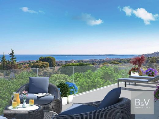 Apartment / Etagenwohnung in Antibes, Alpes-Maritimes