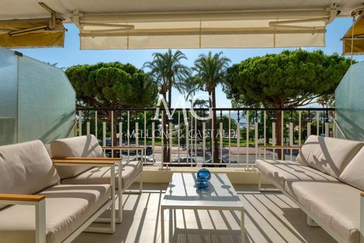 Apartment / Etagenwohnung in Cannes, Alpes-Maritimes