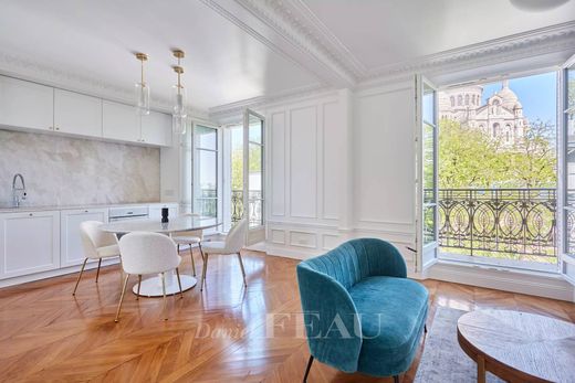 Apartment / Etagenwohnung in Montmartre, Abbesses, Grandes-Carrières, Paris