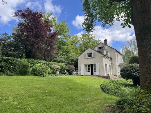 منزل ﻓﻲ Dampierre-en-Yvelines, Yvelines