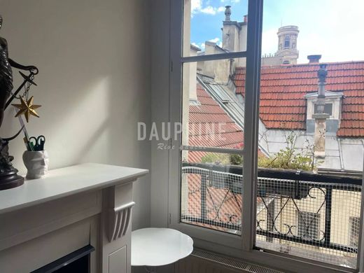 Apartment in Tour Eiffel, Invalides – Ecole Militaire, Saint-Thomas d’Aquin, Paris