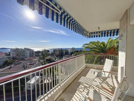 Apartment / Etagenwohnung in Cannes La Bocca, Alpes-Maritimes