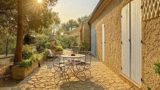 Maison de luxe à Grans, Bouches-du-Rhône