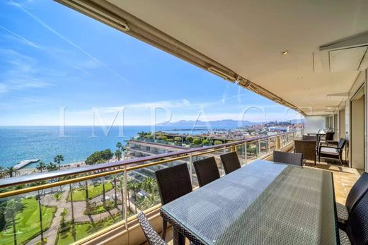 Apartment / Etagenwohnung in Cannes, Alpes-Maritimes