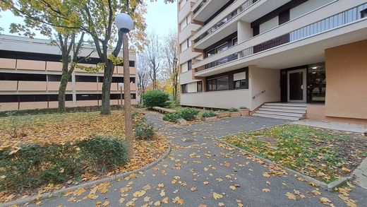 Apartment / Etagenwohnung in Évry, Essonne