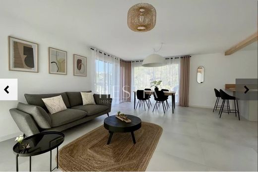 Luxe woning in Vieugy, Haute-Savoie