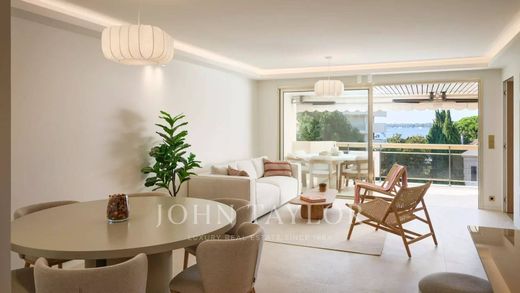 Apartment / Etagenwohnung in Cannes, Alpes-Maritimes