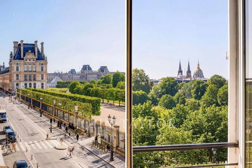 Apartment in Chatelet les Halles, Louvre-Tuileries, Palais Royal, Paris
