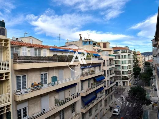 Apartment / Etagenwohnung in Nizza, Alpes-Maritimes