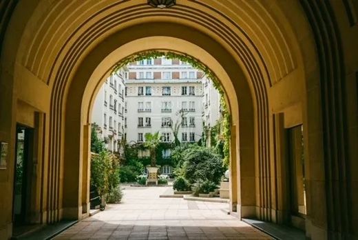Apartment in Tour Eiffel, Invalides – Ecole Militaire, Saint-Thomas d’Aquin, Paris