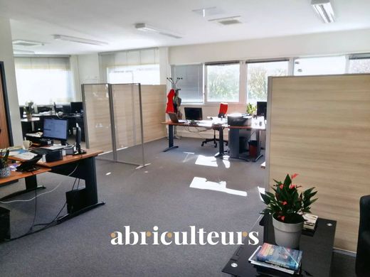 Office in Chartres, Eure-et-Loir