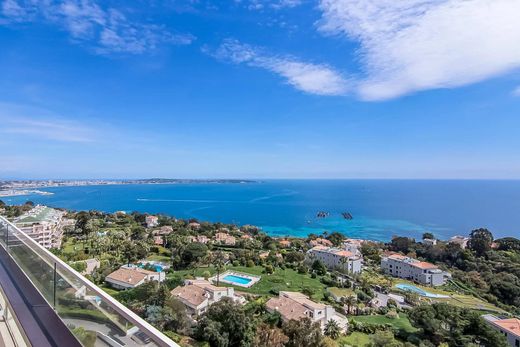 Apartment / Etagenwohnung in Cannes, Alpes-Maritimes