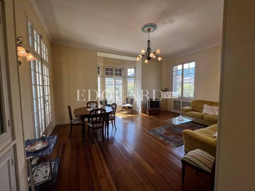 Apartment / Etagenwohnung in Menton, Alpes-Maritimes