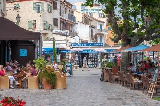 Residential complexes in Le Lavandou, Var