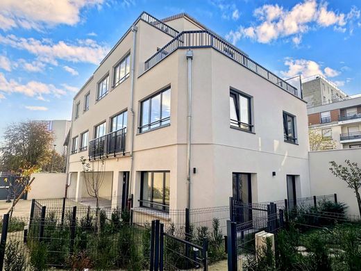 Apartment / Etagenwohnung in Arcueil, Val-de-Marne