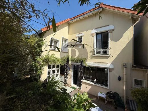 Luxus-Haus in Le Plessis-Robinson, Hauts-de-Seine