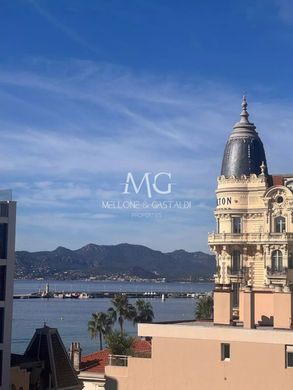 Apartment / Etagenwohnung in Cannes, Alpes-Maritimes