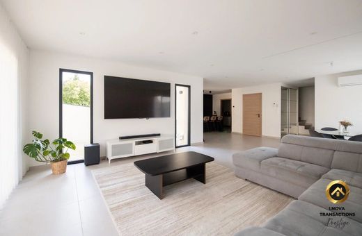 Casa di lusso a Villefranche-sur-Saône, Rhône