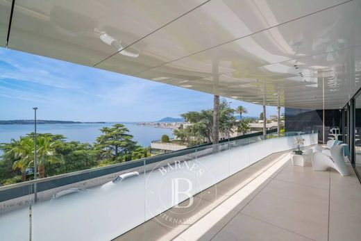 Apartment / Etagenwohnung in Cannes, Alpes-Maritimes