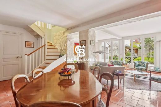 Apartment in Puteaux, Hauts-de-Seine