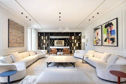 Apartment in Tour Eiffel, Invalides – Ecole Militaire, Saint-Thomas d’Aquin, Paris