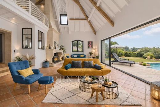 Luxury home in Carbon-Blanc, Gironde