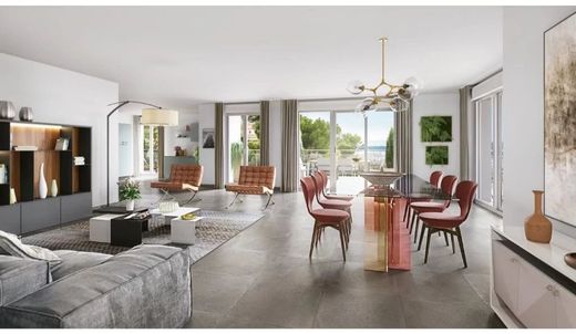 Apartment / Etagenwohnung in Le Cannet, Alpes-Maritimes