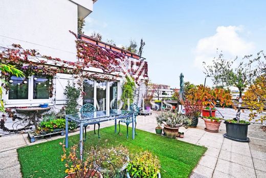 Apartment / Etagenwohnung in Saint-Denis, Seine-Saint-Denis