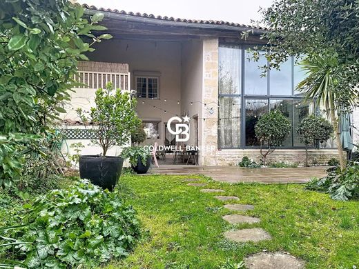 Luxury home in Coulon, Deux-Sèvres